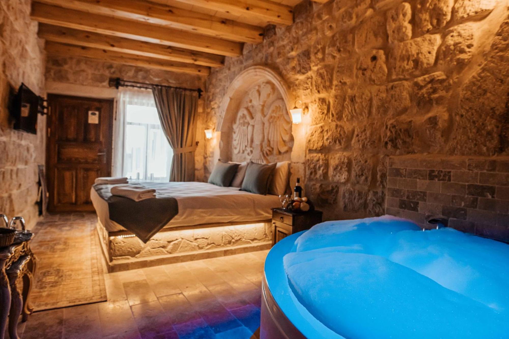 Bayar Cave Suites Ürgüp Bagian luar foto